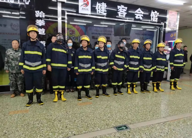 居安思危，防患未“燃”——鞍勤商業(yè)開展消防應(yīng)急逃生演練(圖4)