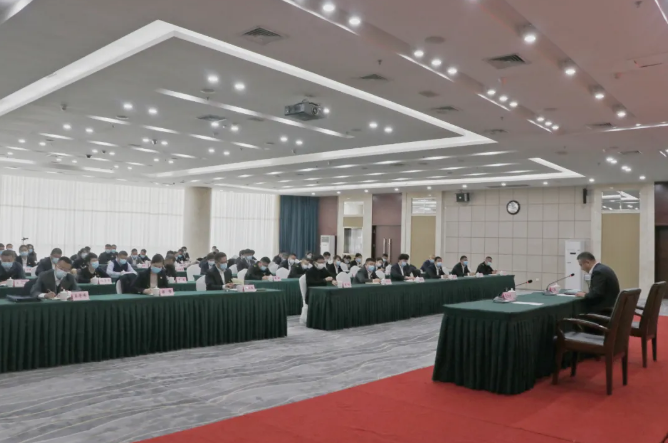 鞍勤集團(tuán)、溫泉集團(tuán)舉辦貫徹落實(shí)市第十三次黨代會精神宣講報告會