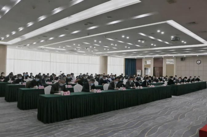 鞍勤集團(tuán)、溫泉集團(tuán)舉辦貫徹落實(shí)市第十三次黨代會精神宣講報(bào)告會(圖3)