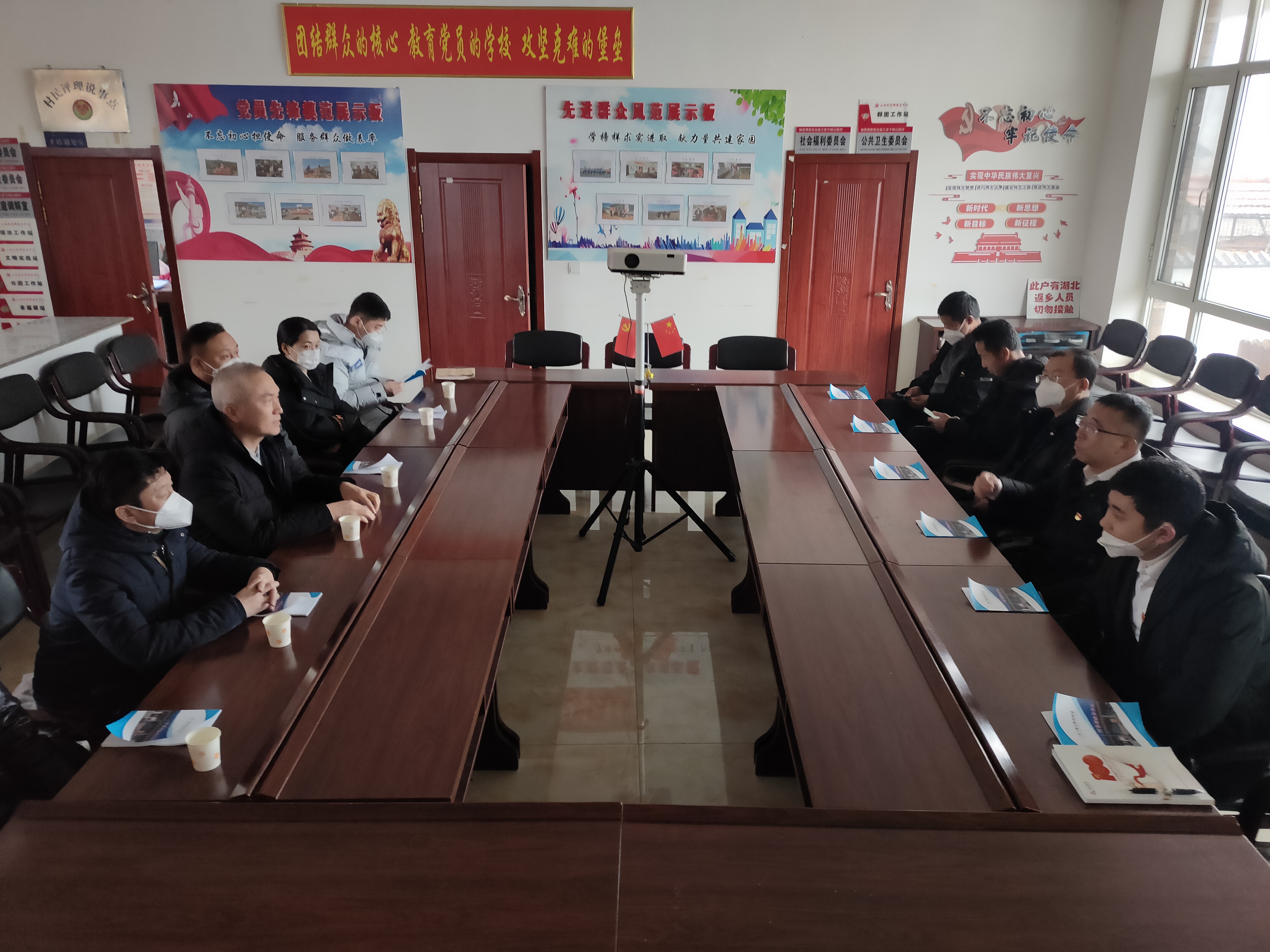 踐行國企責任，迎新春送溫暖——鞍勤集團、溫泉集團、公服集團前往駐村工作隊 走訪慰問