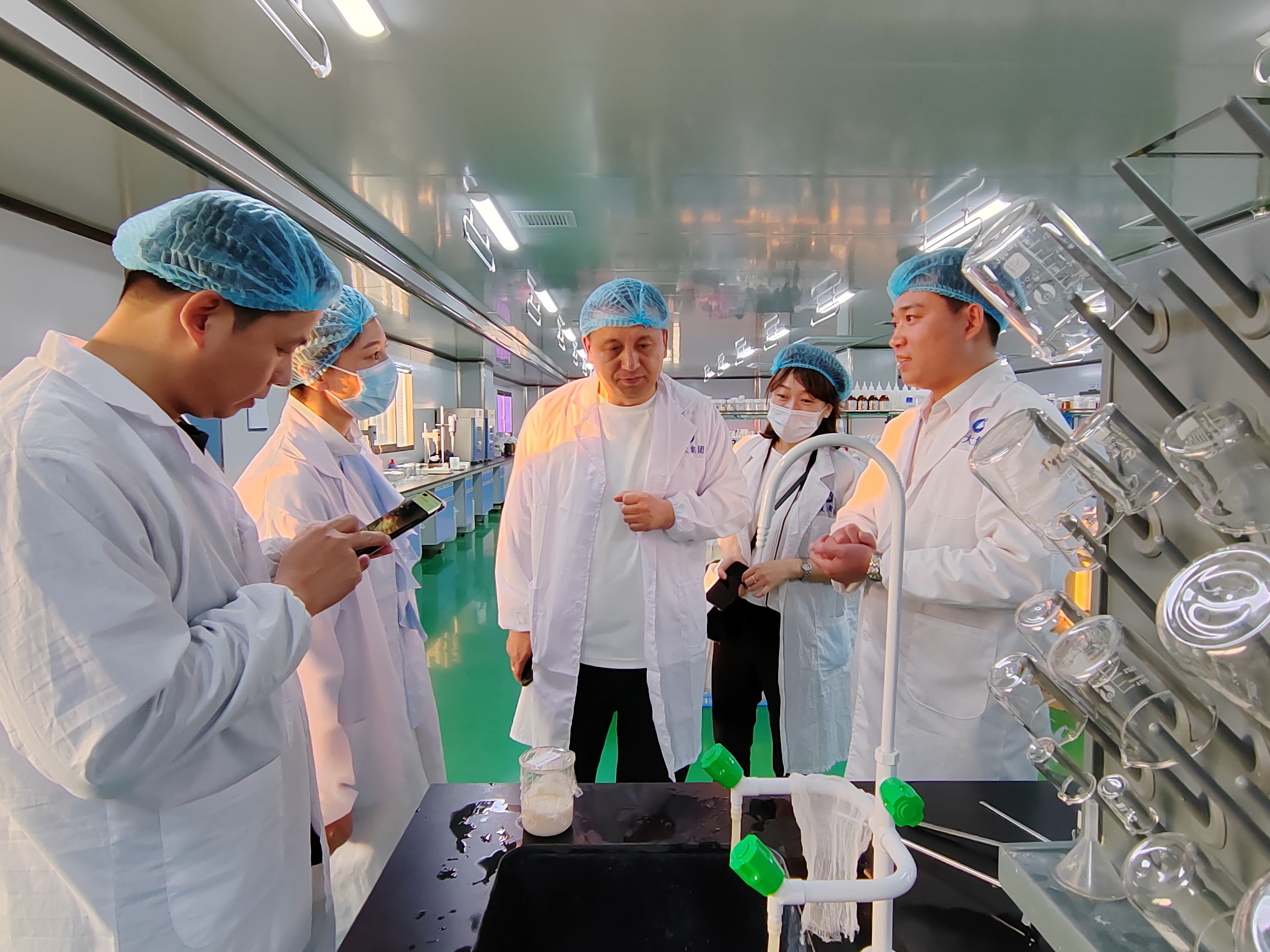 鞍勤集團(tuán)、溫泉集團(tuán)、公服集團(tuán)商務(wù)考察組赴廣州調(diào)研